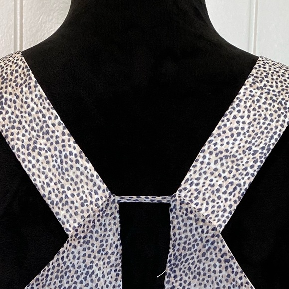 New! Beautiful Layered Chiffon Plunging Neck Dress - Picture 8 of 10